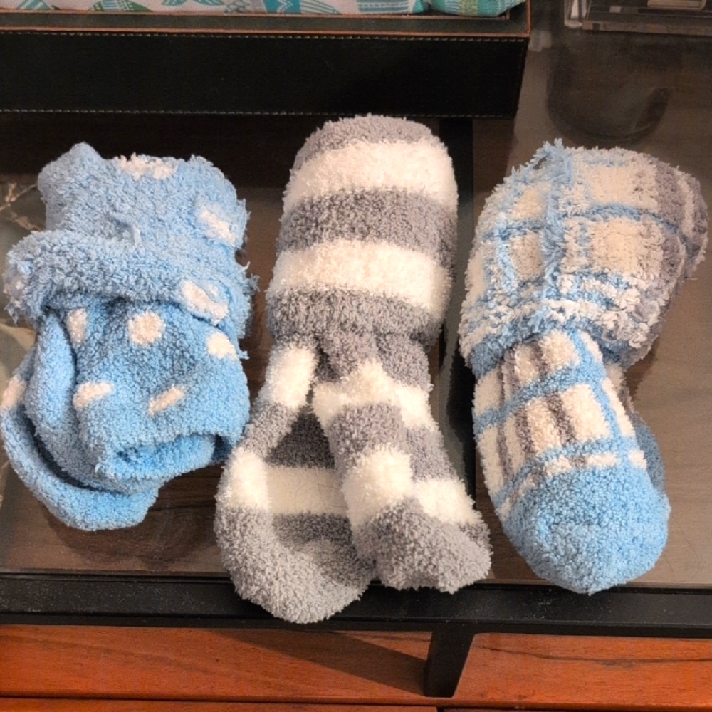 Bloomingdale's Cozy Blue and Gray Socks Set